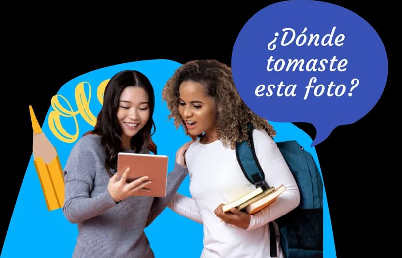 Dos mujeres en edad escolar usando Rosetta Stone juntas, donde una lee en voz alta "¿Dónde tomaste esta foto?"